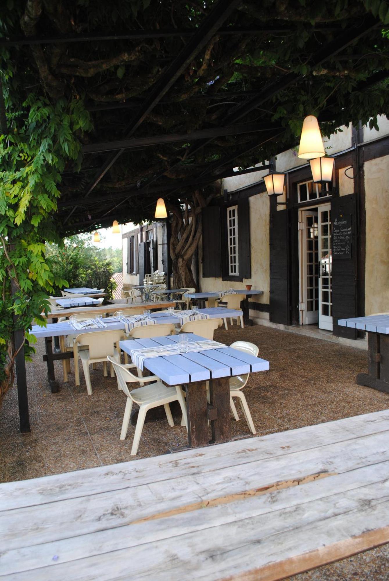 Hotel Et Restaurant Traditionnel L' Escalandes Lesperon  Exterior photo
